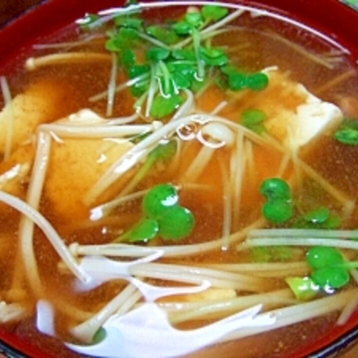 豆腐とエノキダケとカイワレのお味噌汁